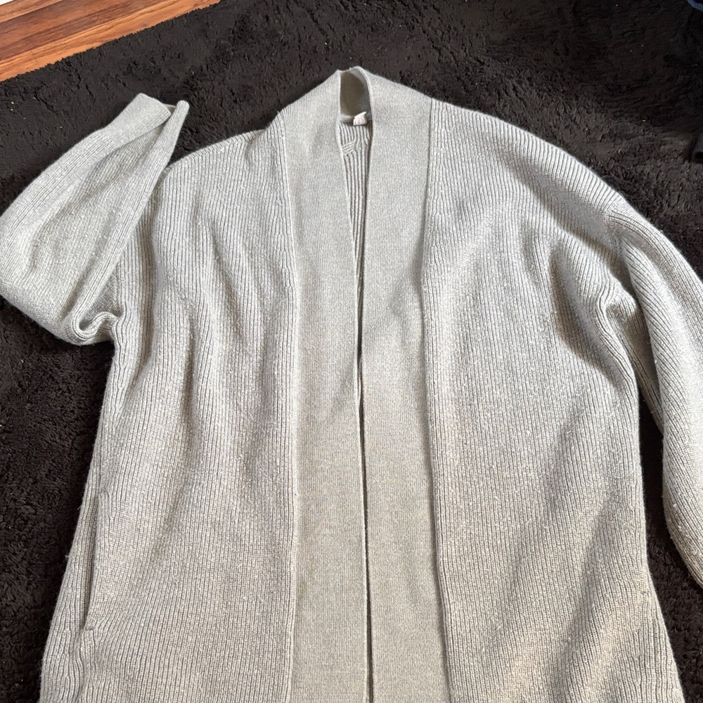 Lululemon Athletica Light Gray Women's Cardigan sweater Size 6 Merino Wool.